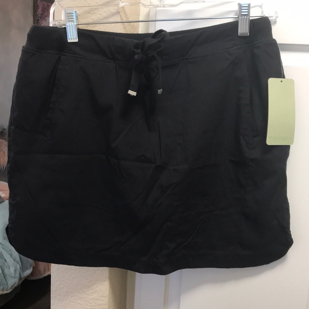 Halcyon black skirt for yoga, tennis , pickleball or golf NWT